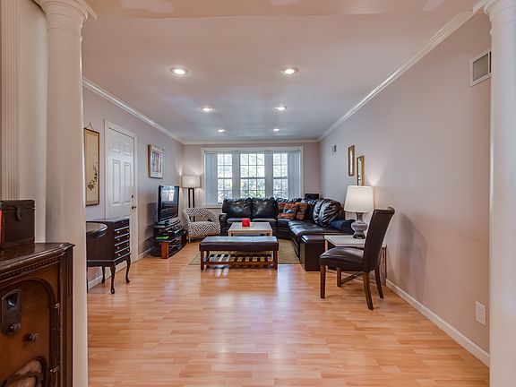 5th image of 7260 Dartmouth Ave
