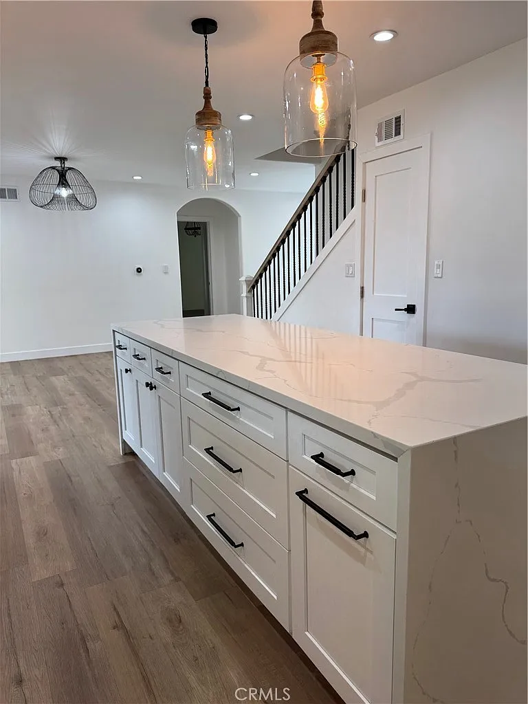 4 bed, 2164 sqft, $10,995 — Photo 2