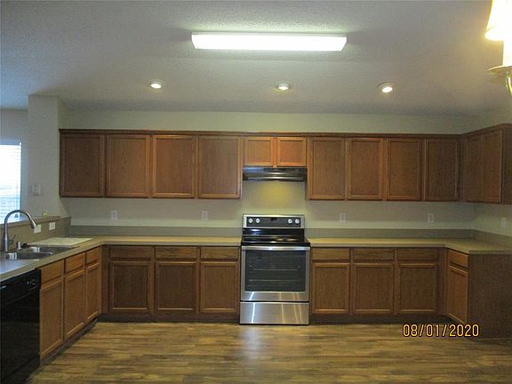 4th image of 2443 Arroyo Springs Dr