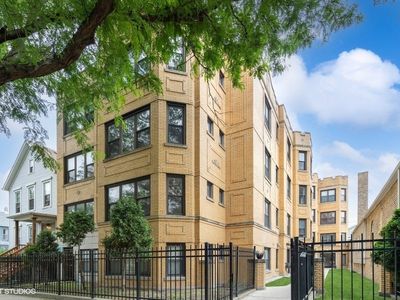 1653 N Fairfield Ave APT 204, Chicago, IL, 60647