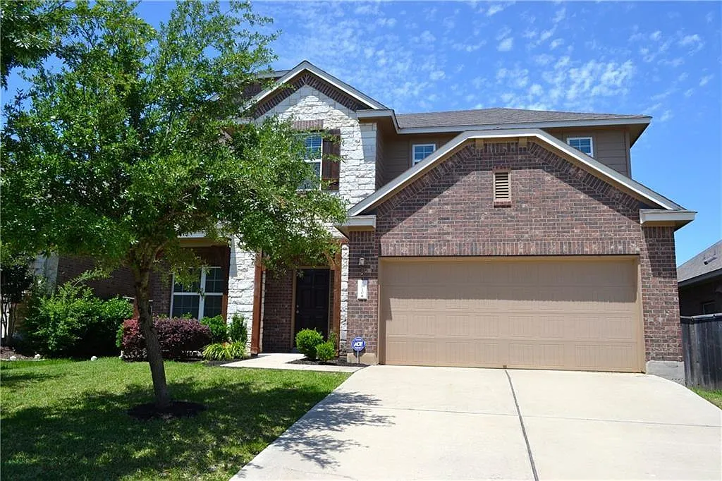 4 bed, 2.5 bath, 2654 sqft, $2,500 — Photo 1