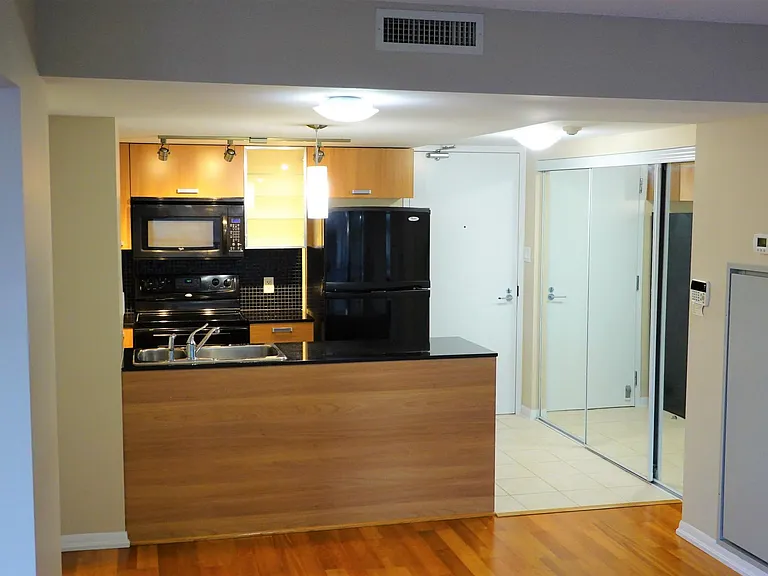 38 Grenville St #1009 — Photo 2