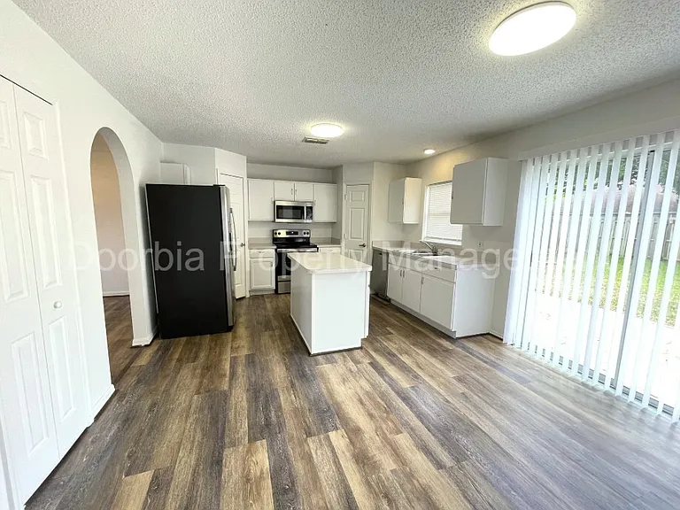 11098 Lord Taylor Dr — Photo 7