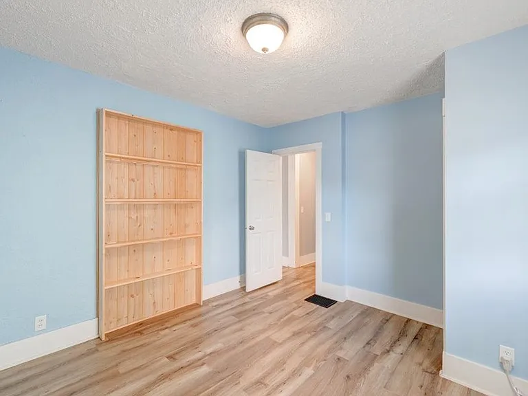 1308 E Taylor St — Photo 8