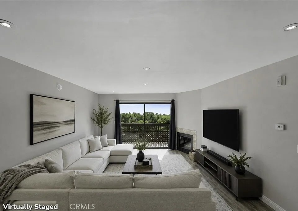 22100 Burbank Blvd #333D