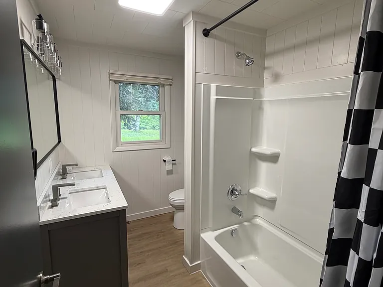 8901 M 72 E — Photo 7