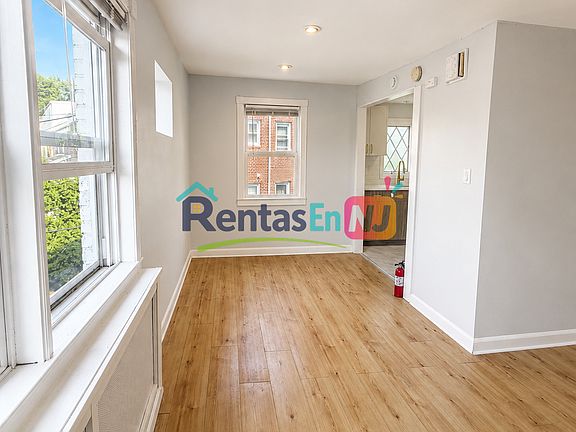 4th image of 632 Cora Pl #2B