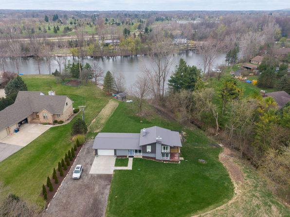 8265 Ann Arbor Rd W, Plymouth, MI 48170