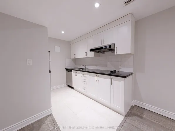 10 Dixon Ave, Toronto, ON M4L 1N3