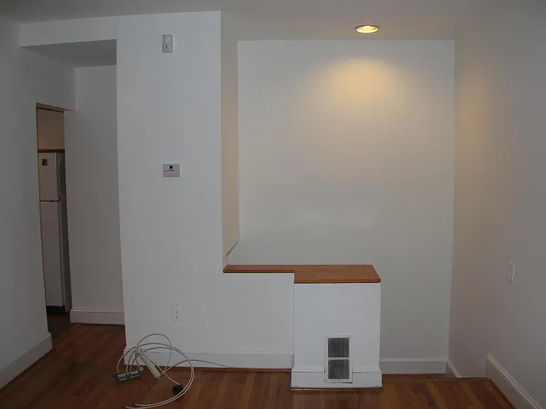 1844 1/2 California St NW — Photo 8