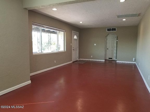 3rd image of 2711 E Linden St