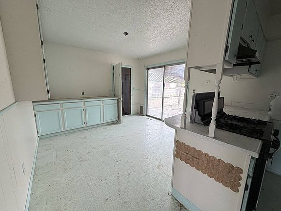 4th image of 920 Topeka Ave