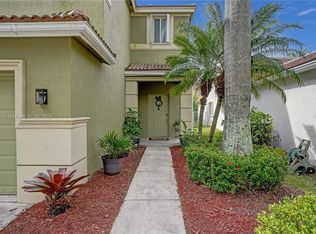1052 Golden Cane Dr, Weston, FL 33327
