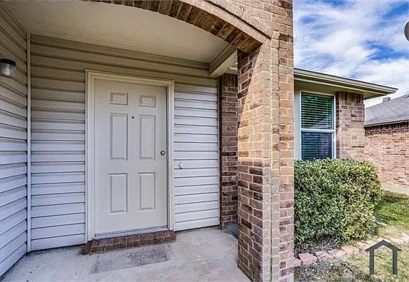 4 bed, 2150 sqft, $2,900 — Photo 2