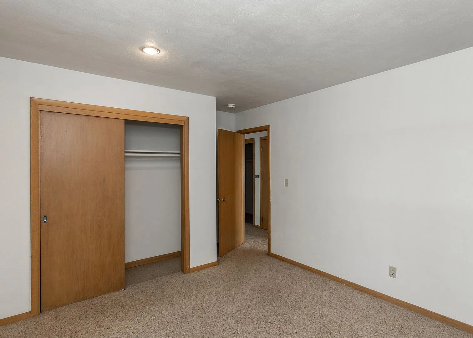 Eastridge Villa Apartments — Photo 4