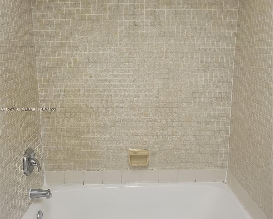 2nd image of 1610 N Dixie Hwy #305