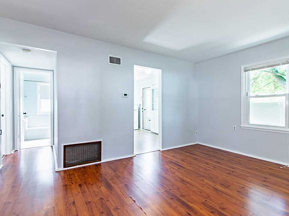 2nd image of 5106 N Ogden Ave