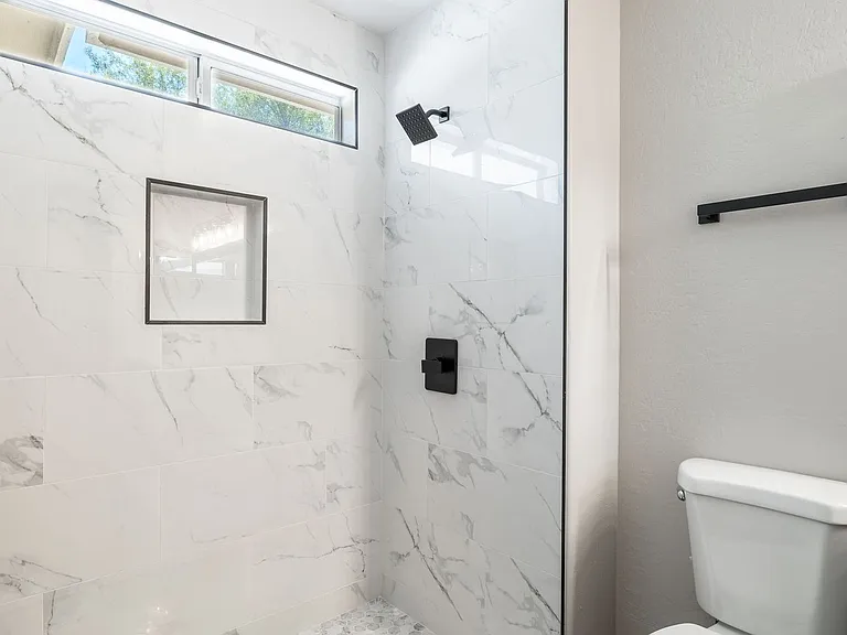 2883 E Oakland Ct — Photo 18