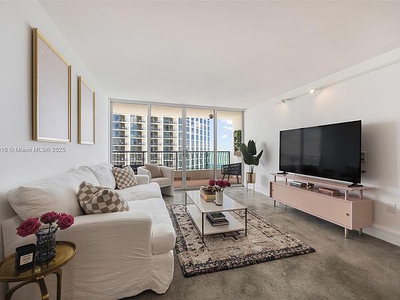 4th image of 555 NE 15th St APT 20G
