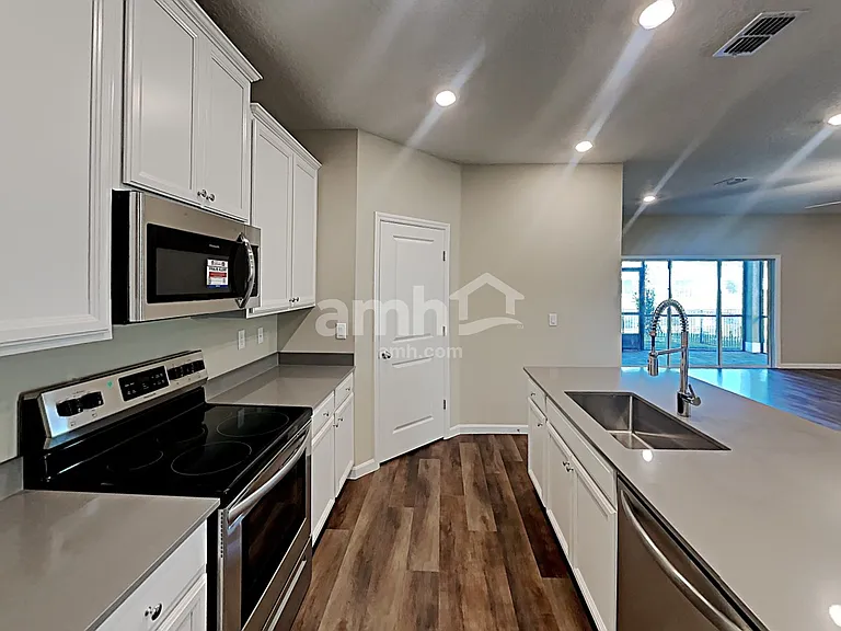 150 Hemlock Point — Photo 3