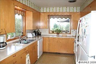 3rd image of 1430 Beaumount Dr NW