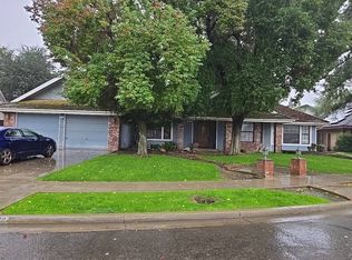 3931 W Allen Ct, Visalia, CA 93291