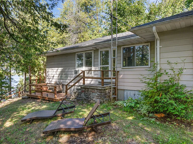 242 Francis St E — Photo 1