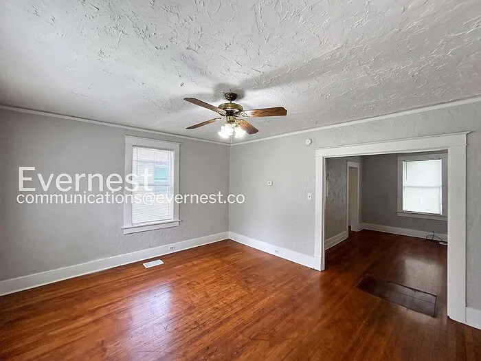 2984 Waverly Ave — Photo 10
