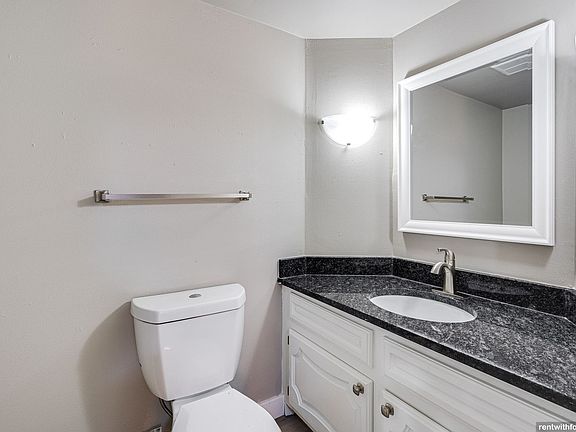 5th image of 2104 Camelot Ct #4
