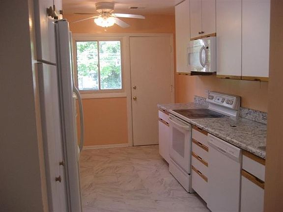3rd image of 1926 W Pratt Blvd #2C