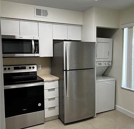 3rd image of 1049 Coral Club Dr #1049