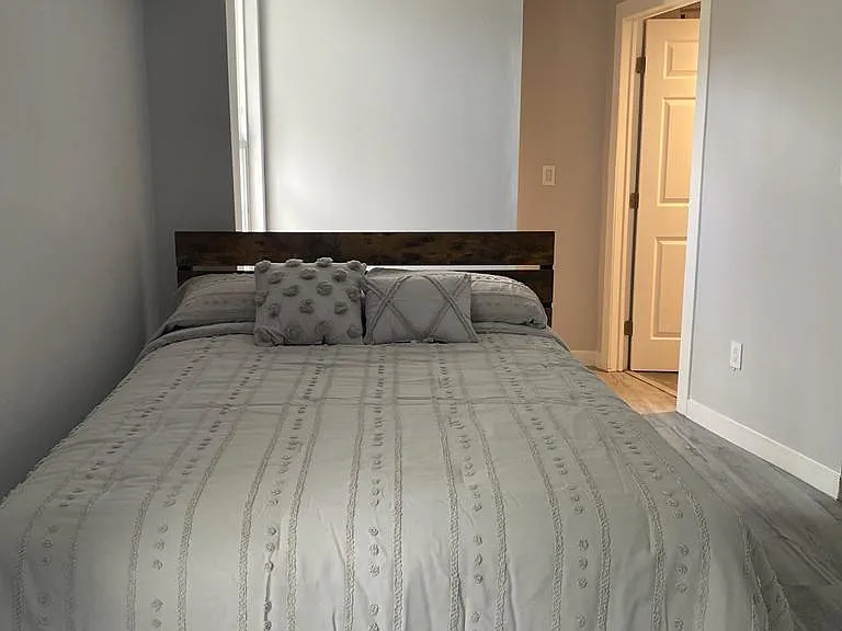 245 S Thurston Ave #5 — Photo 4