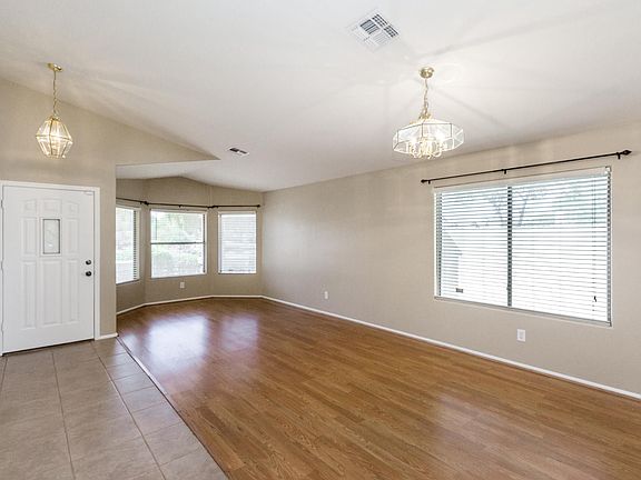 3rd image of 1354 E Prickly Pear Dr