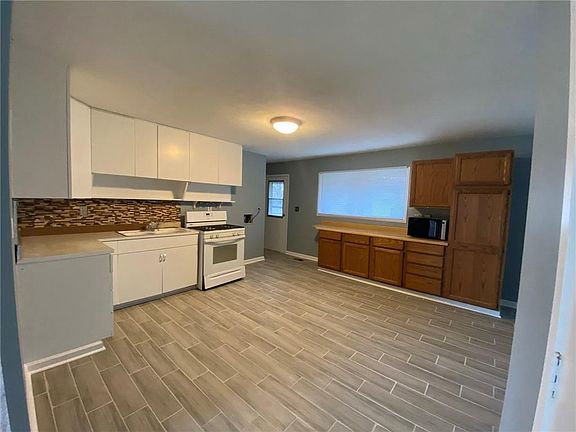 3rd image of 3547 Maura Ln