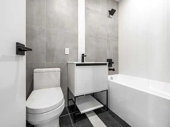 3rd image of 722 De Kalb Ave #6