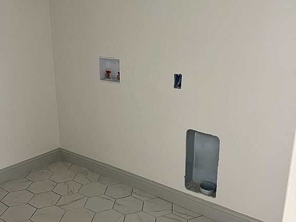 4th image of 3904 Emerson Way