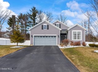 12 Highcroft Ct, Niskayuna, NY 12309