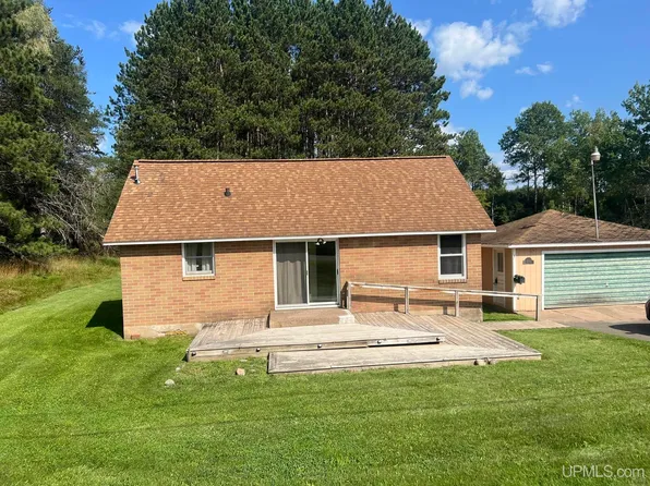 1405 Washington Ave, Iron River, MI 49935