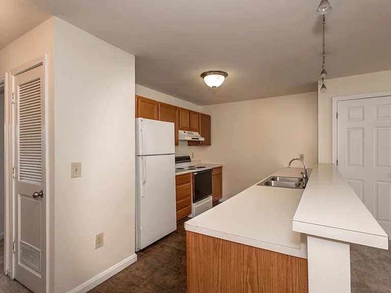 Walk to UC & UC Medical | 1BR/2BR Apartments — Photo 64
