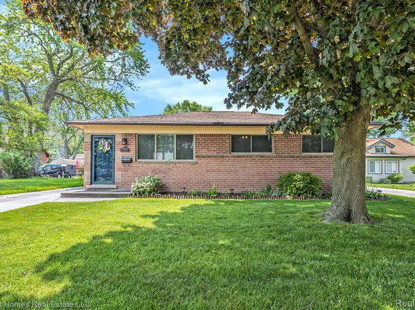 23608 Glenbrook St, Saint Clair Shores, MI 48082