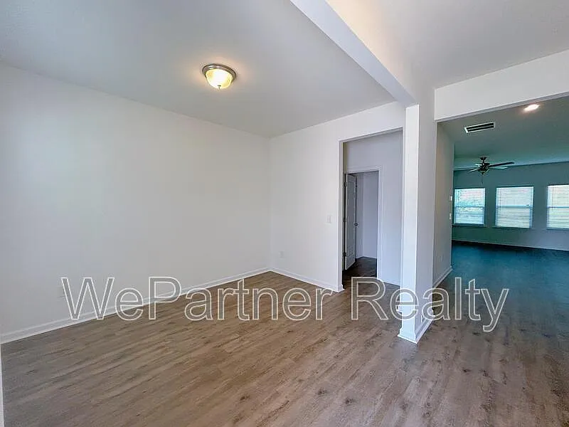 4 bed, 2.5 bath, 2640 sqft, $2,495 — Photo 2