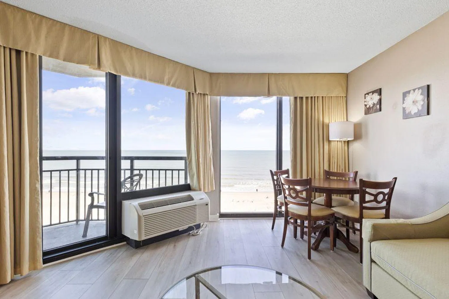 1 bed, 1.0 bath, 592 sqft, $3,072 — Photo 2