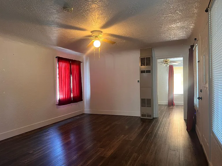 555 W Grant St — Photo 4