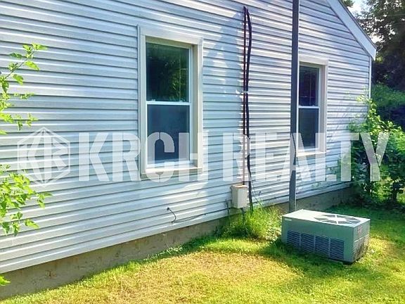 3rd image of 9848 Lorna Ln
