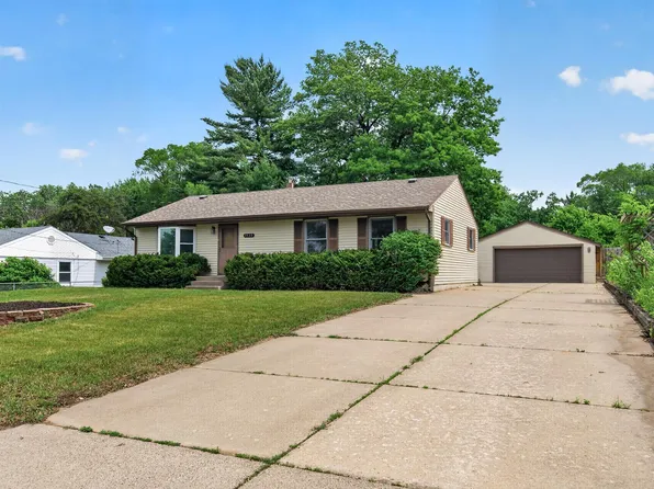 7939 Pleasant View Dr, Spring Lake Park, MN 55432