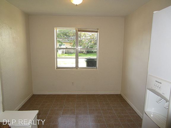 5th image of 1423 N Grandview Ave