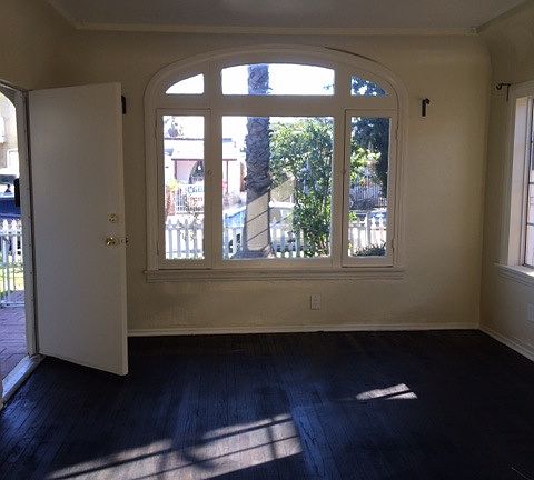 4th image of 5649 Craner Ave
