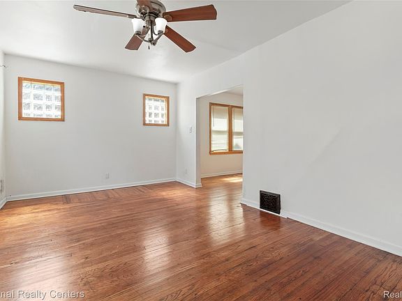 5th image of 9281 Boleyn St