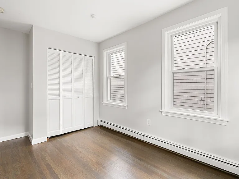 218 W 7th St #2 — Photo 16