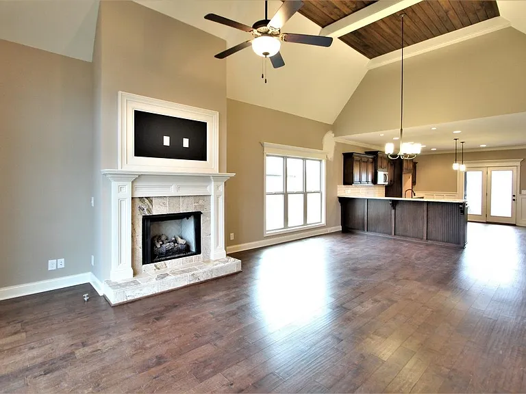 805 Ella Ln — Photo 8